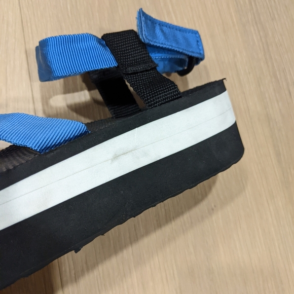 Woman's platform Teva sandals - Picture 12 of 15